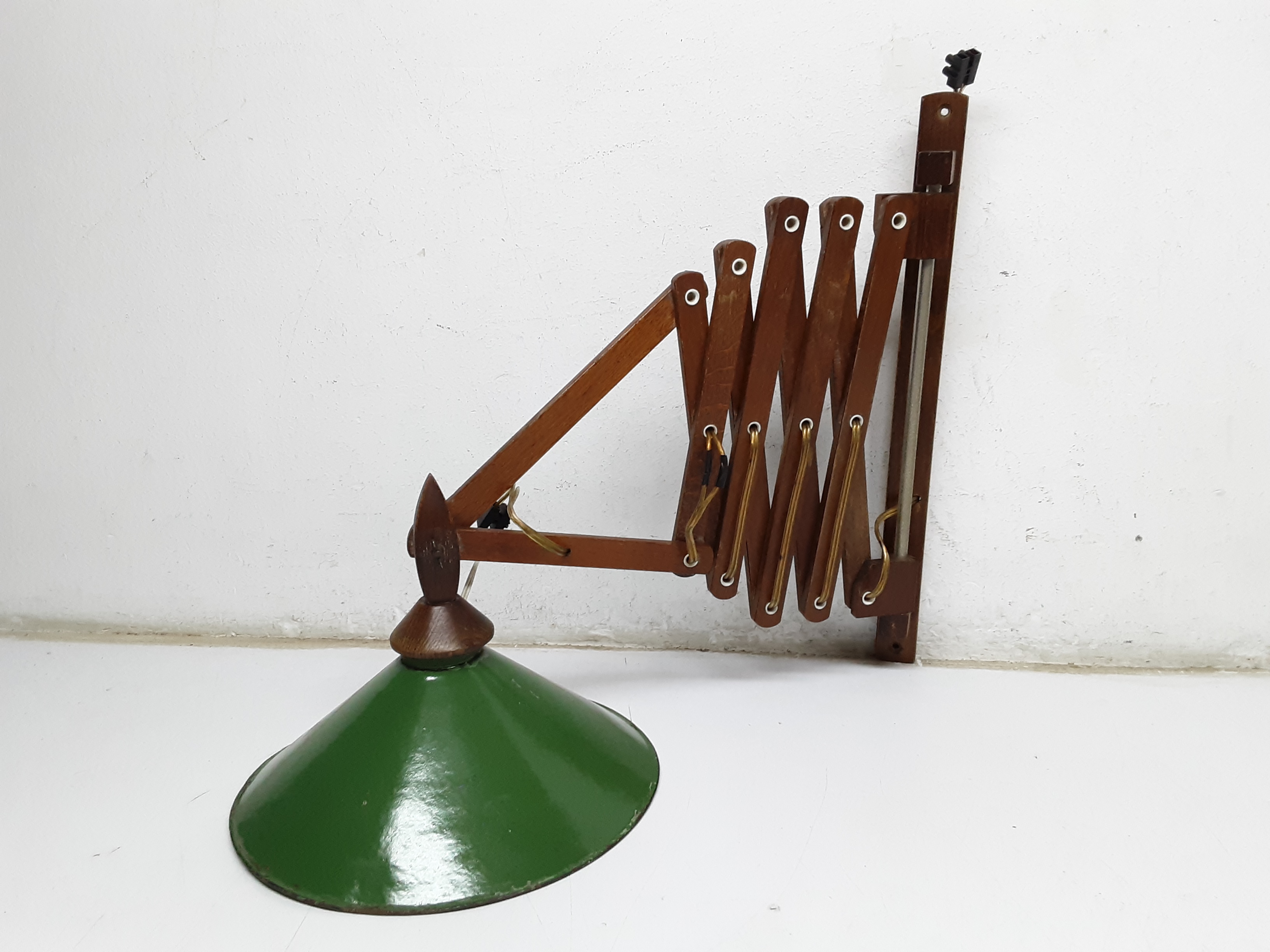 lampara aplique flexo extensible-tijera madera metal Ø26cm 41x45-118x21 1u